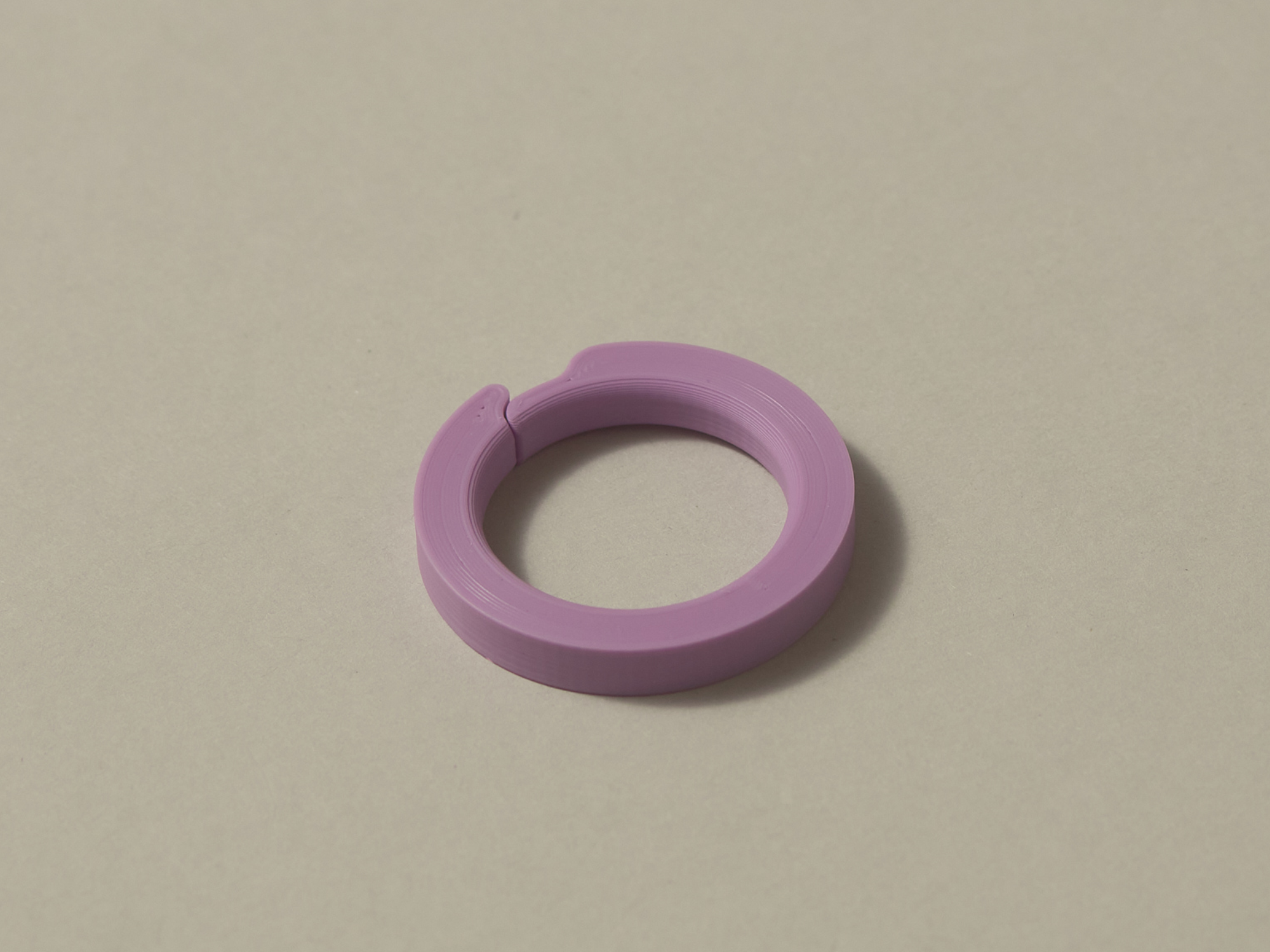 O—KEY brelok (dusty lilac, stary odcień, jaśniejszy)