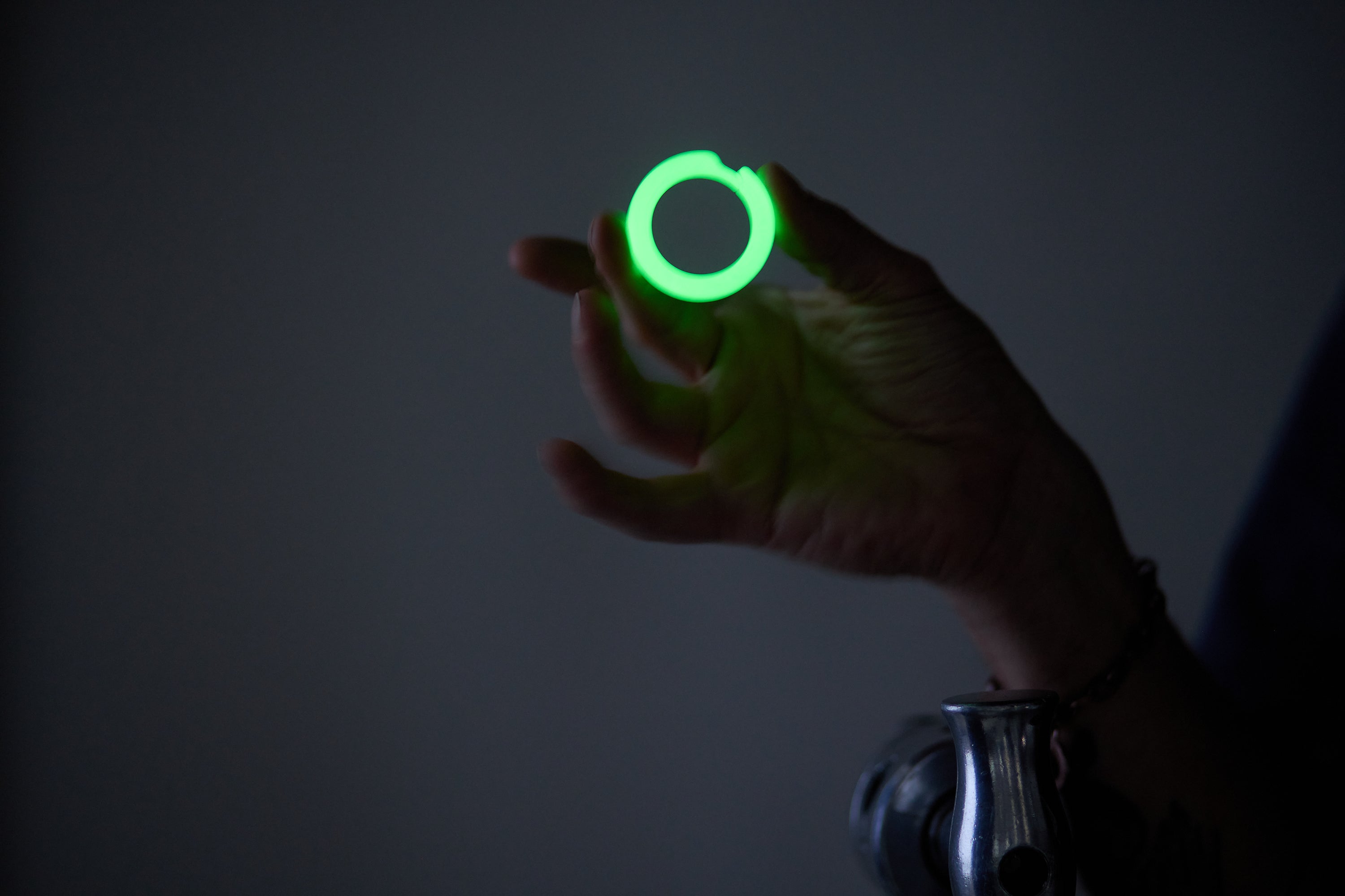 NEW! GLO–KEY brelok świecący w ciemności